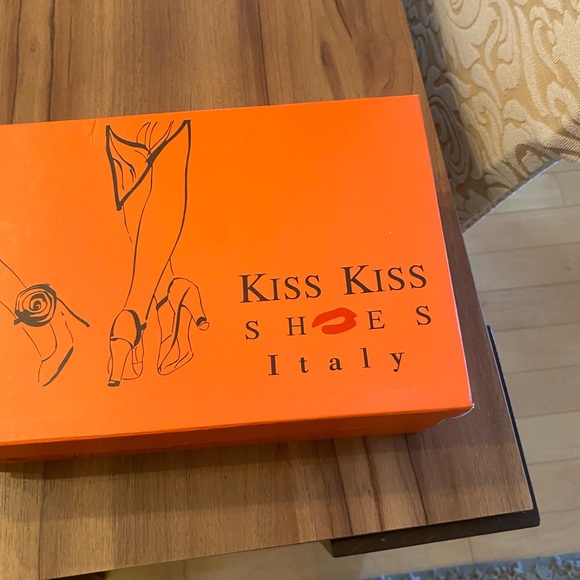 New Kiss Kiss sandals - Picture 9 of 9